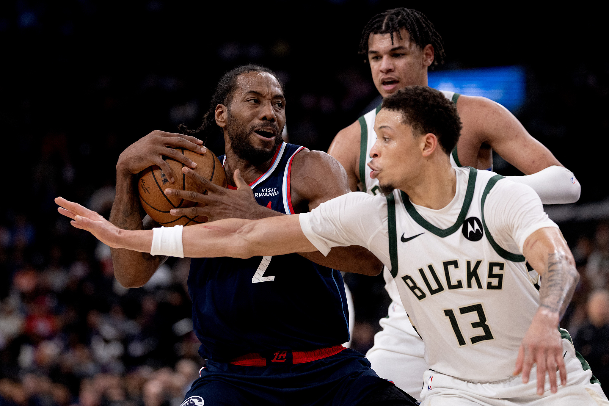 亚博体育官方网站-莱昂纳德28+5加兰15+6 快船轻取雄鹿两连胜