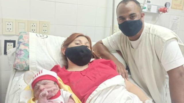 亚博体育-迭戈·萨尔瓦多 阿根廷2021年首个新生儿致敬老马！