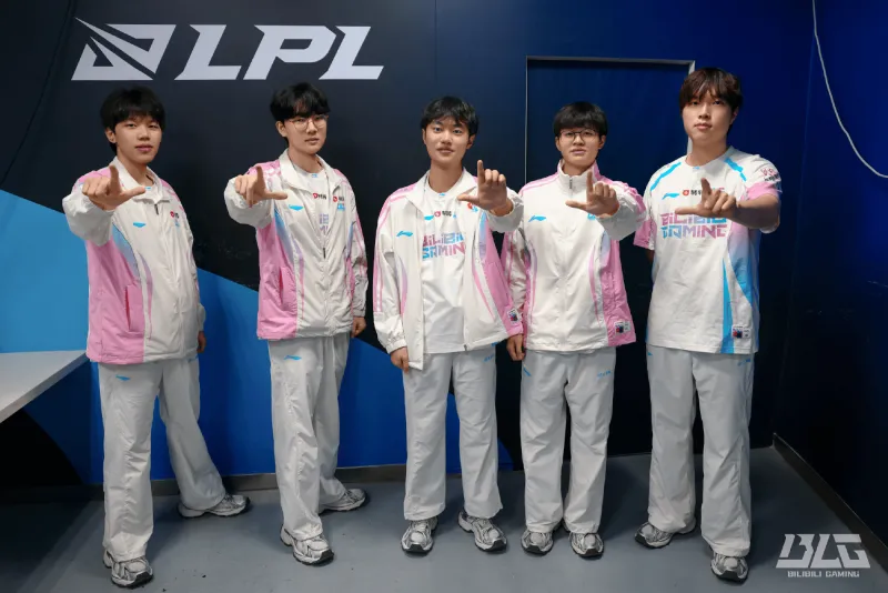 亚博体育-战胜WBG后，BLG发布队员合影：继续精进！